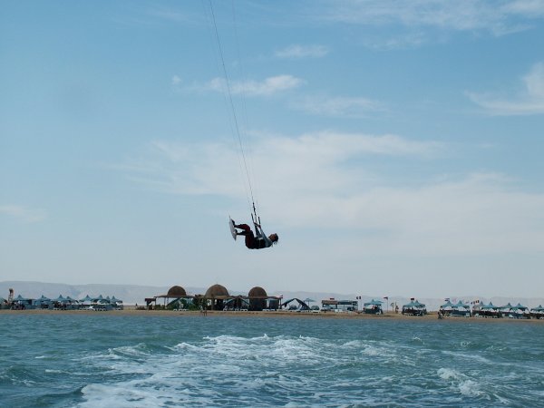 Il Kite Center visto dal mare.